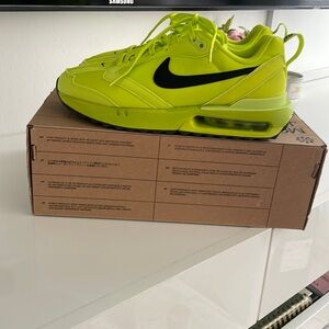 W Air Max Dawn Sneakers